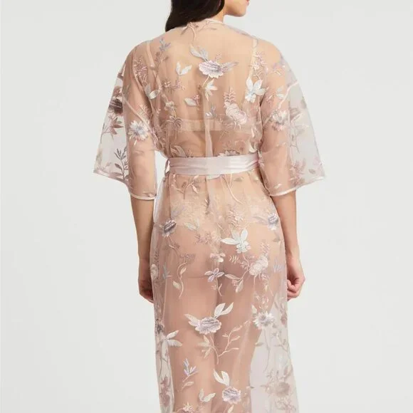 Stunning Robe - Picture 3 of 4